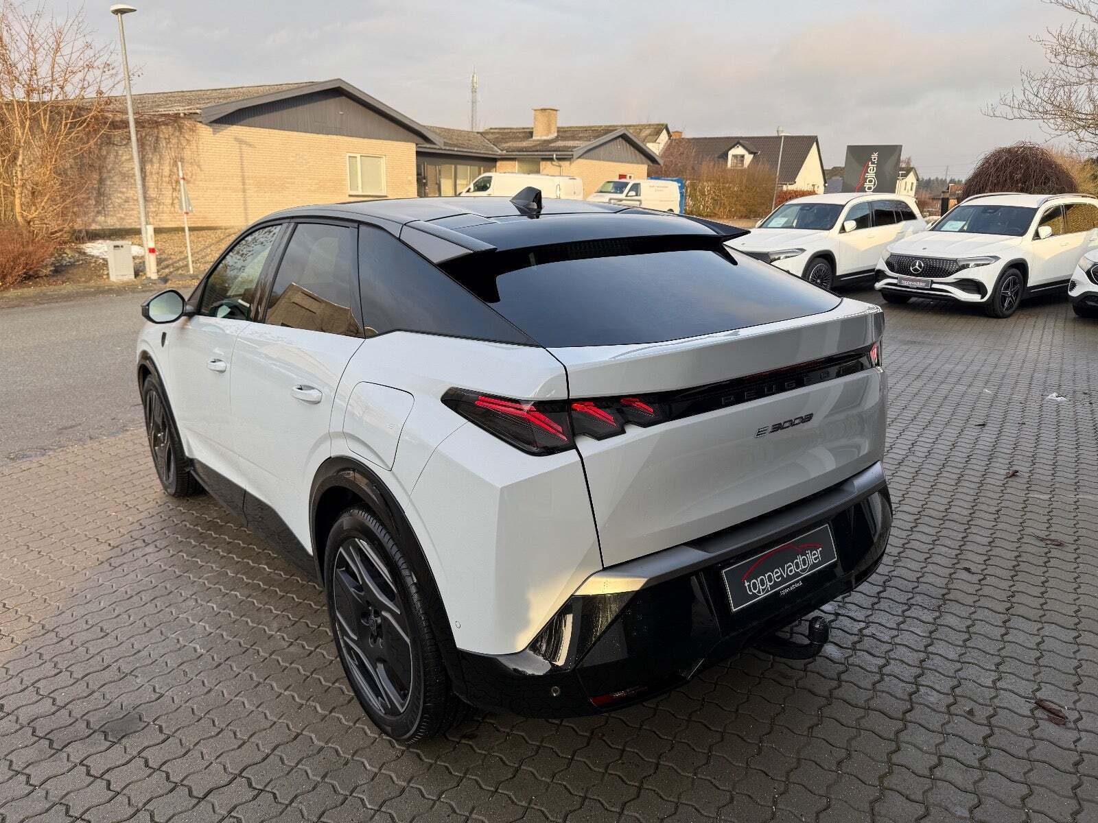 Hvid Peugeot e-3008 fra 2024