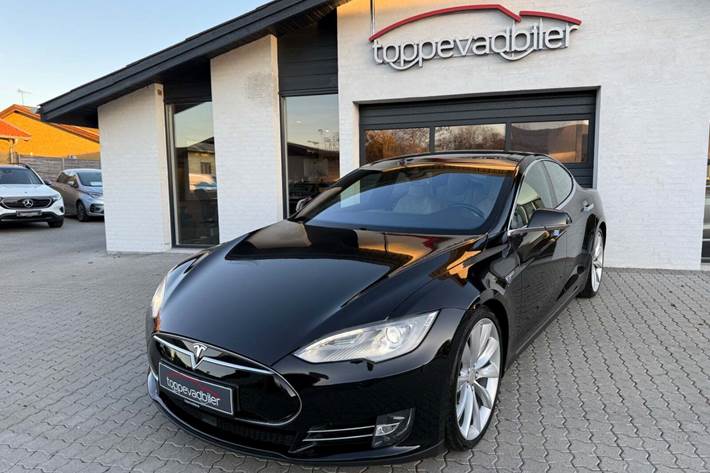 Sort Tesla Model S fra 2015