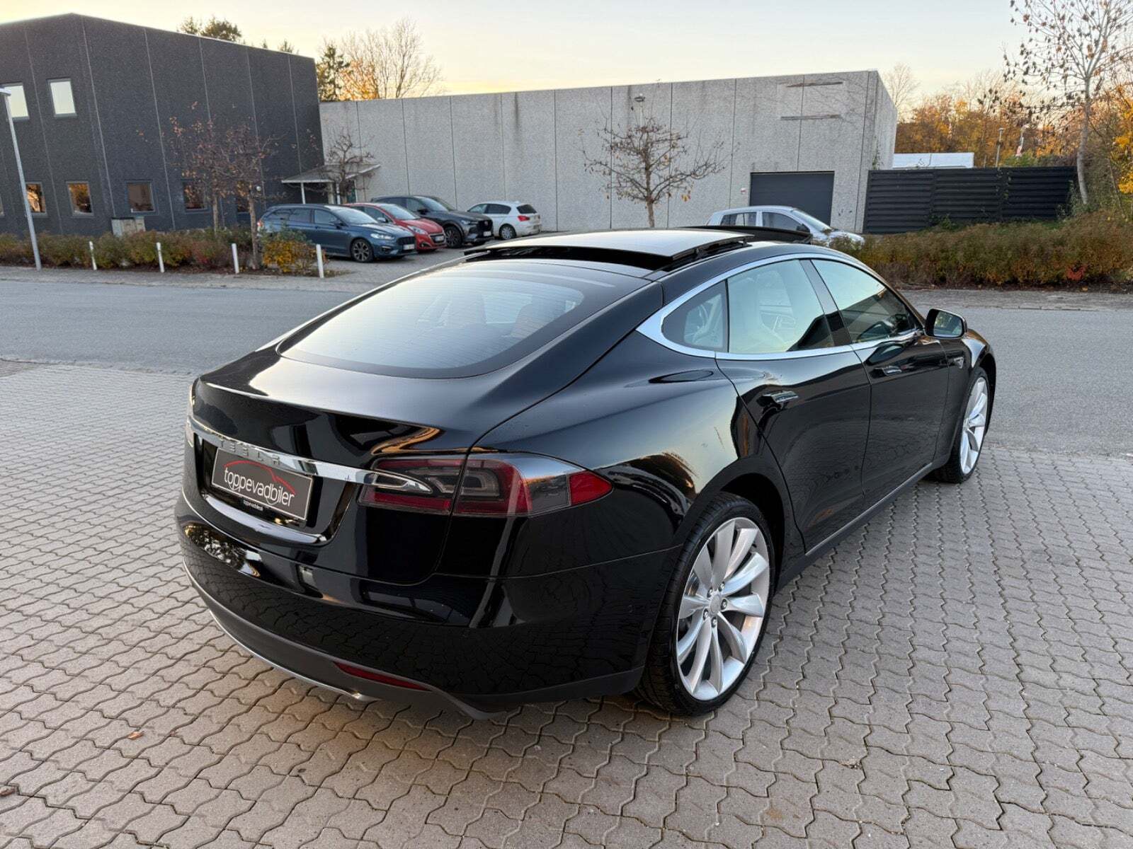 Sort Tesla Model S fra 2015