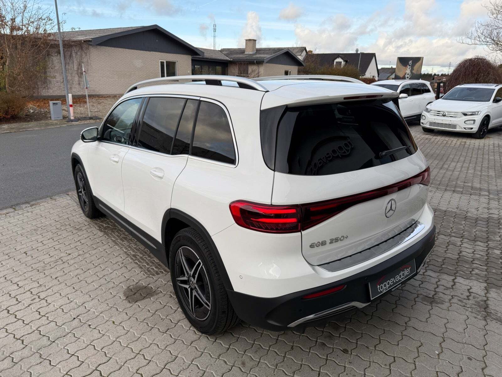 Hvid Mercedes EQB250+ fra 2025