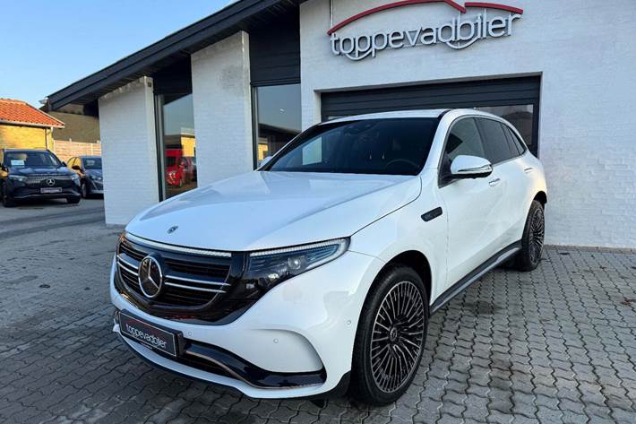Hvid Mercedes EQC400 fra 2022 set udefra