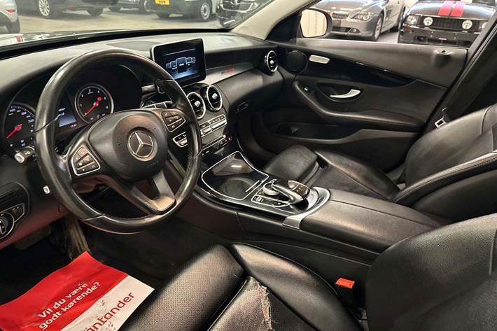 Blå Mercedes C200 fra 2015