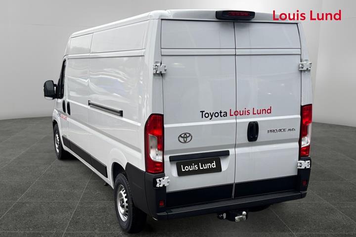 Hvid Toyota Proace Max fra 2025