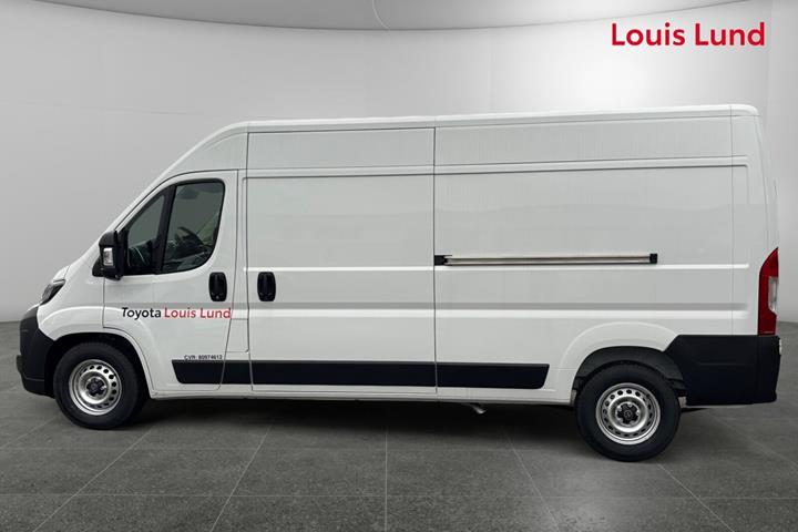Hvid Toyota Proace Max fra 2025