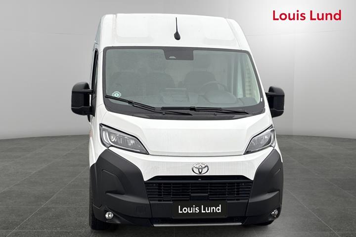 Hvid Toyota Proace Max fra 2025