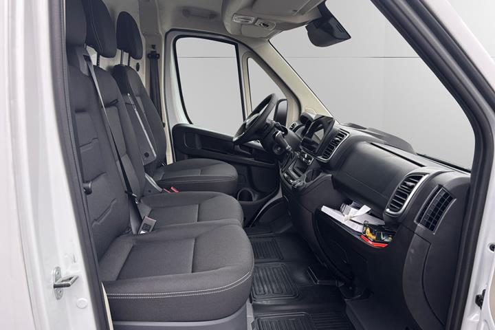 Hvid Toyota Proace Max fra 2025