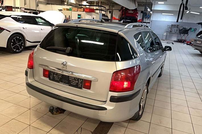 Sølv Peugeot 407 fra 2007