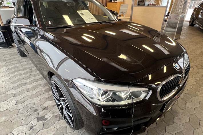 Brun BMW 118d fra 2016 set udefra