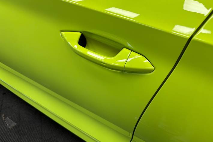 Gul Skoda Enyaq fra 2022