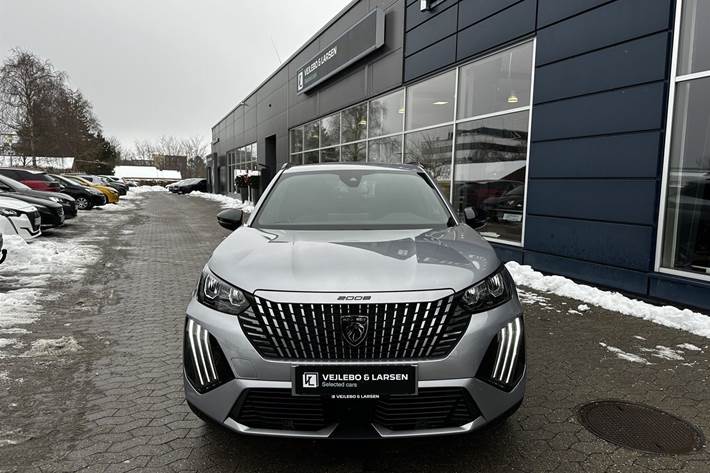 Grå Peugeot e-2008 fra 2025