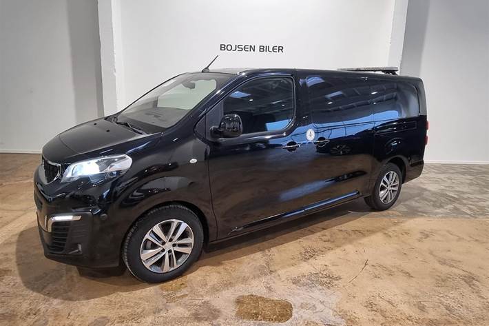 Sort Peugeot Expert fra 2022 set udefra