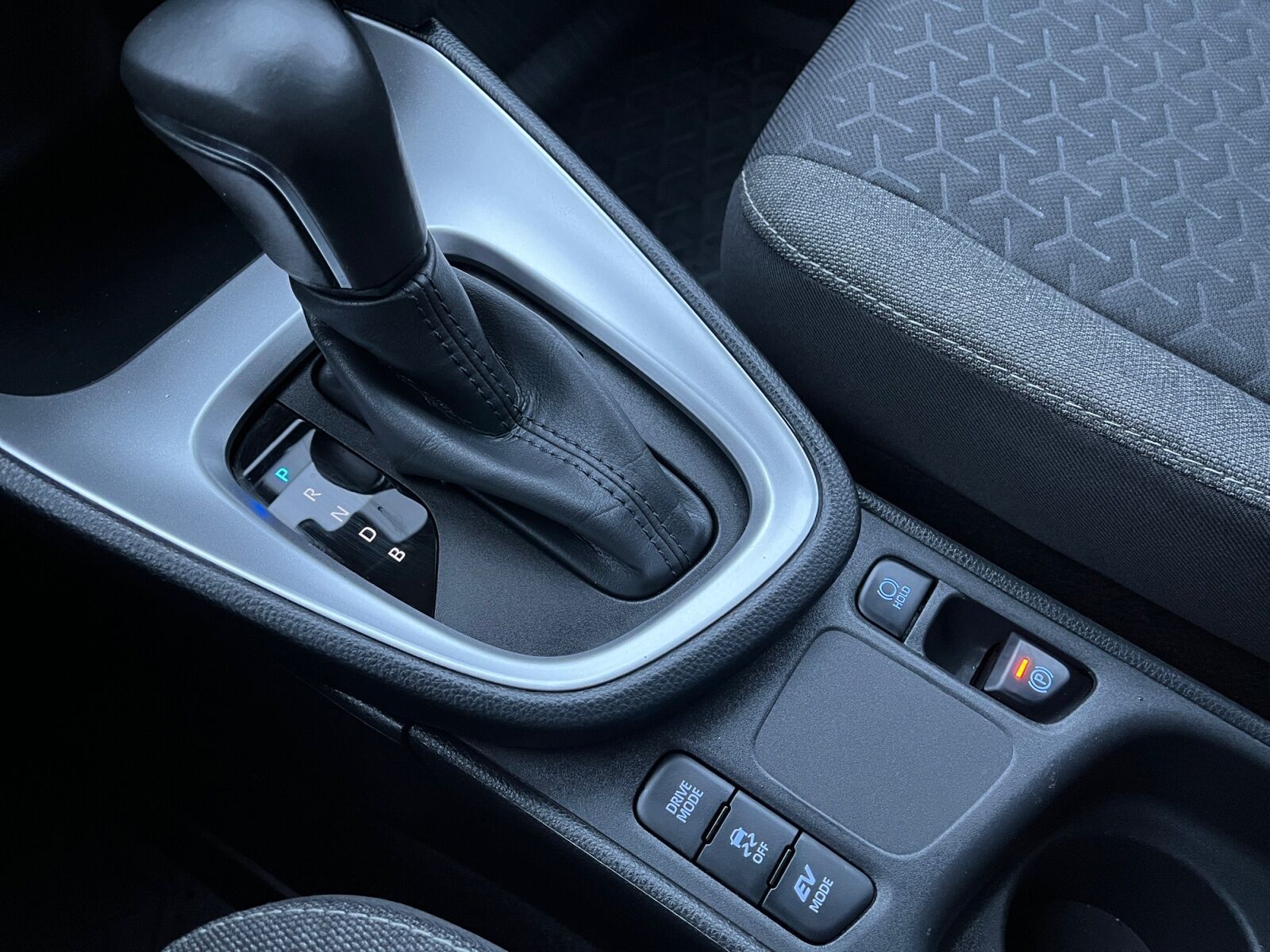 Hvid Toyota Yaris Cross fra 2024