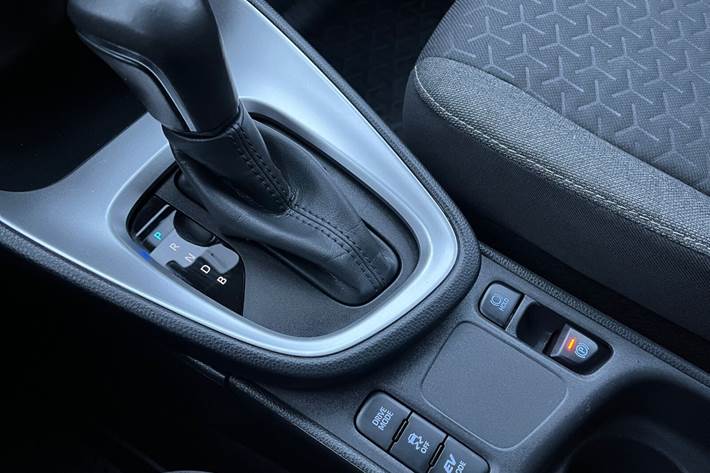 Hvid Toyota Yaris Cross fra 2024