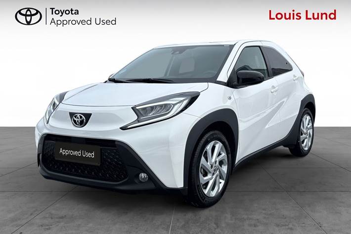 Hvid Toyota Aygo X fra 2025 set udefra