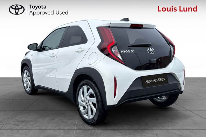 Hvid Toyota Aygo X fra 2025