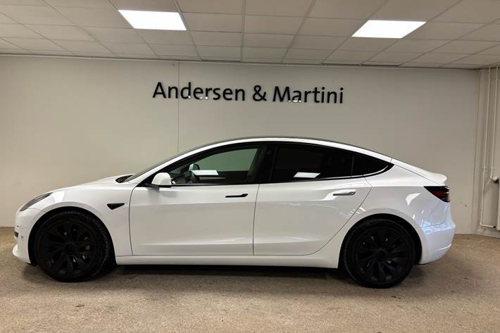 Hvid Tesla Model 3 fra 2022
