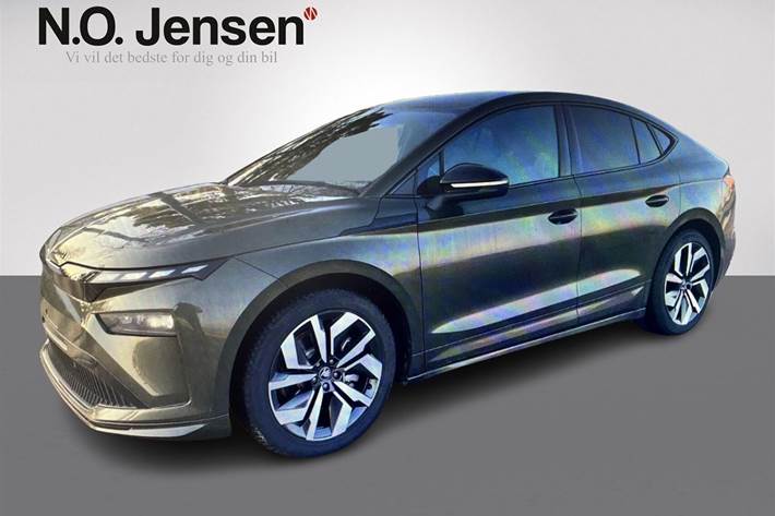 Grøn Skoda Enyaq fra 2025 set udefra