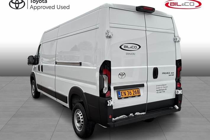 Hvid Toyota Proace Max Electric fra 2025