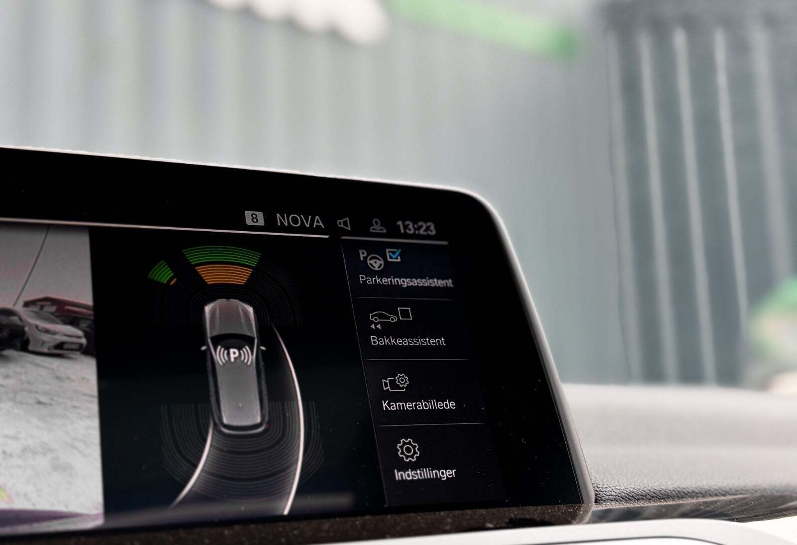 Grå BMW iX3 fra 2021