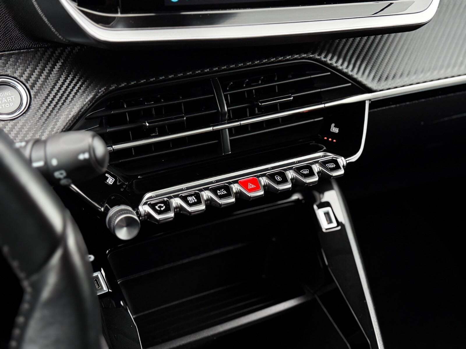 Gul Peugeot e-208 fra 2022