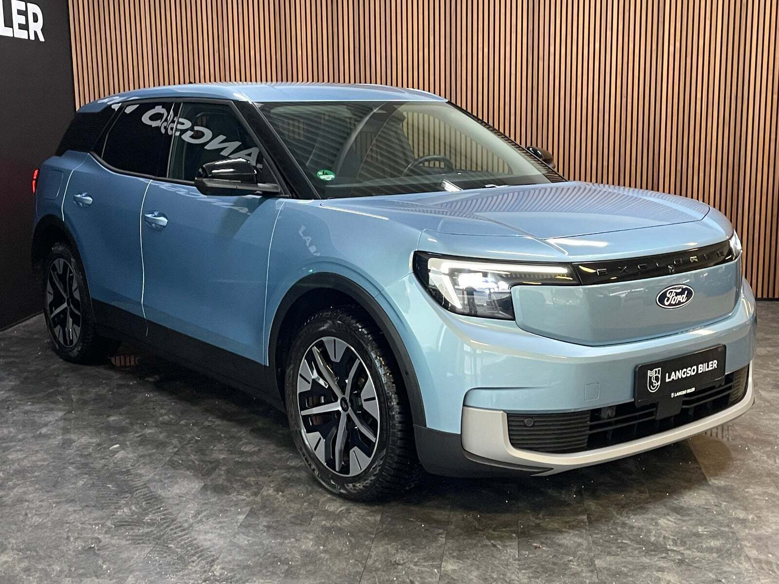 Ford Explorer 77 Select Extended Range