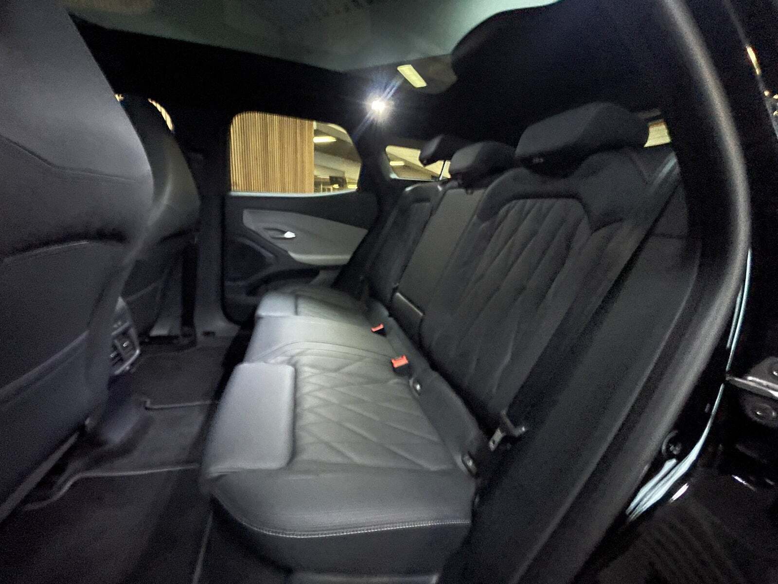 Ford Explorer 77 Premium Extended Range