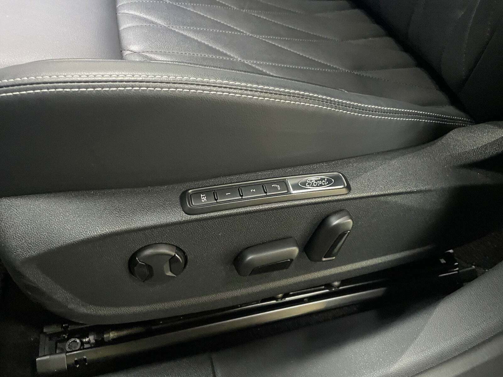 Sort Ford Explorer fra 2025