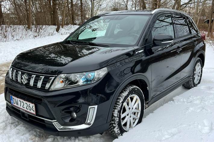 Sort Suzuki Vitara fra 2018 set udefra