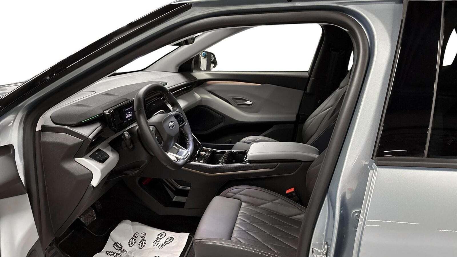 Ford Explorer 77 Premium Extended Range