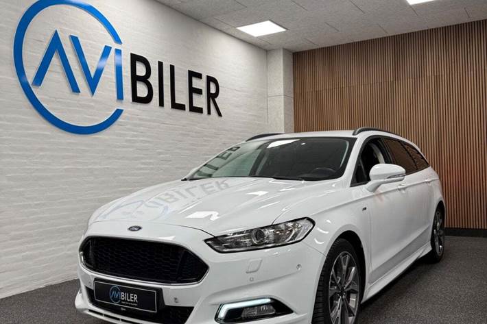 Hvid Ford Mondeo fra 2018 set udefra