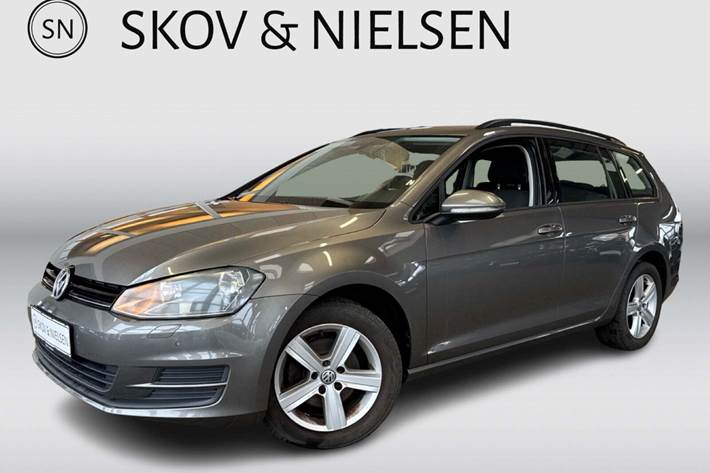 Grå VW Golf VII fra 2014 set udefra