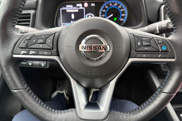 Hvid Nissan Leaf fra 2021