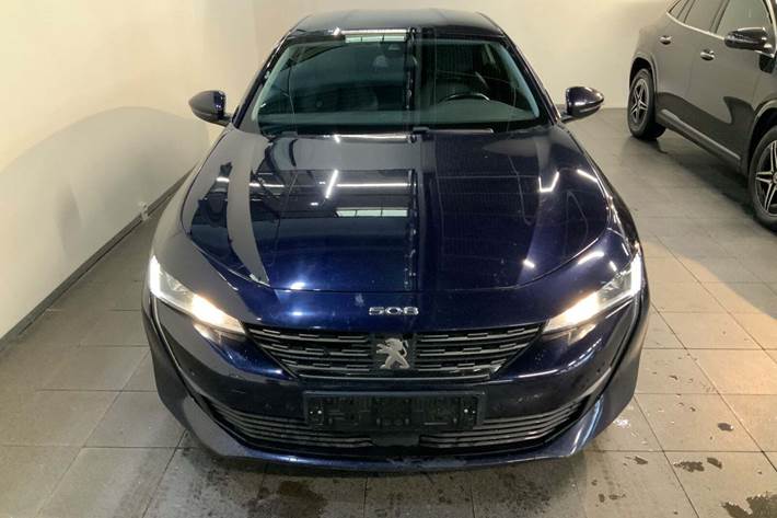Blå Peugeot 508 fra 2018