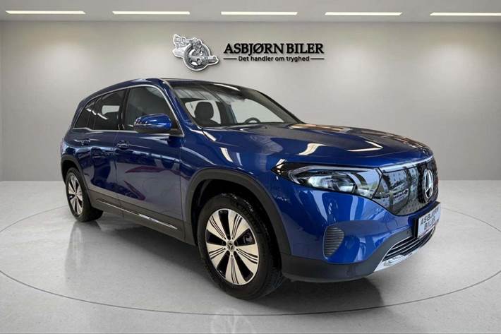 Blå Mercedes EQB250+ fra 2025
