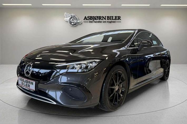 Grå Mercedes EQE300 fra 2023 set udefra