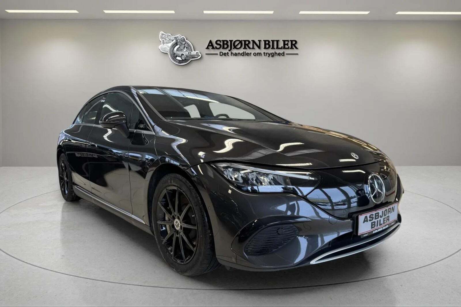 Mercedes EQE300 Electric Art