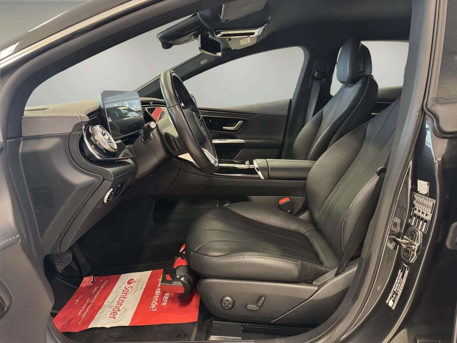 Mercedes EQE300 Electric Art