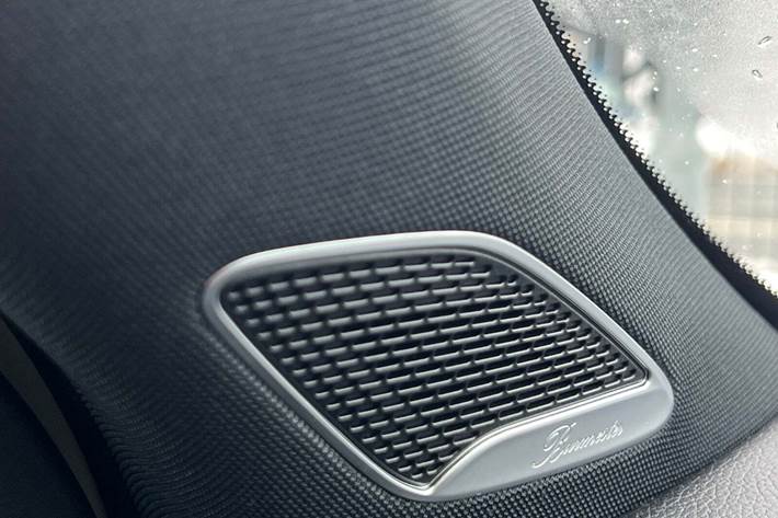 Hvid Mercedes EQB250 fra 2023