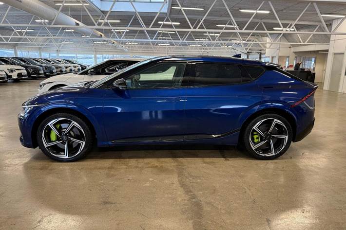 Blå Kia EV6 fra 2024
