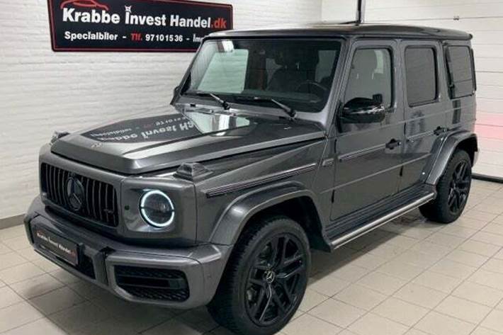 Grå Mercedes G400 d fra 2023 set udefra