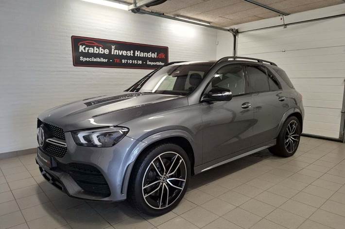 Grå Mercedes GLE350 de fra 2022 set udefra