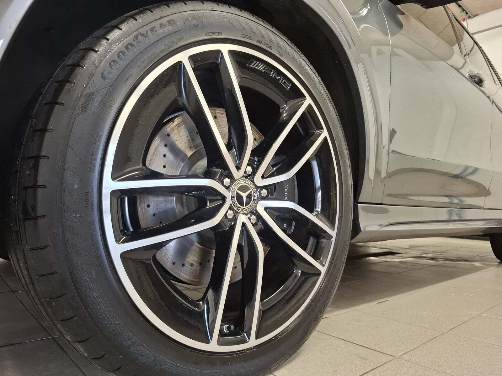 Grå Mercedes GLE350 de fra 2022