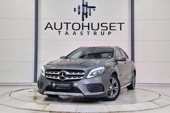 Grå Mercedes GLA250 fra 2018 set udefra