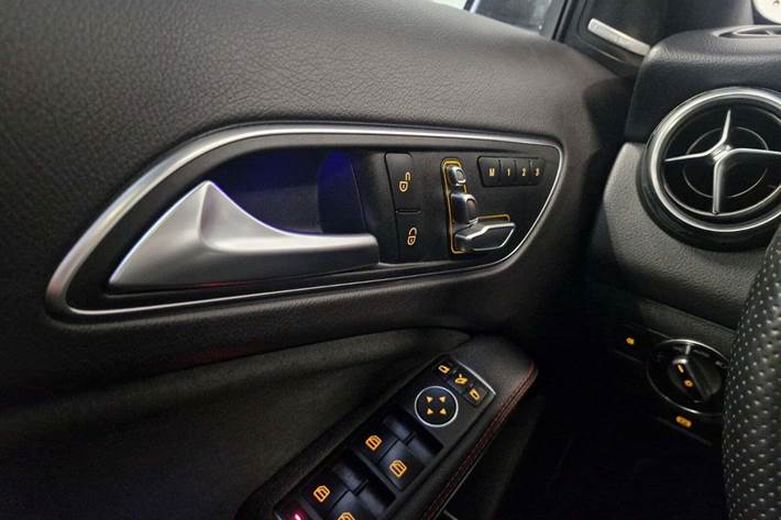 Grå Mercedes GLA250 fra 2018