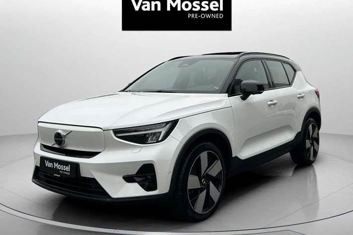 Hvid Volvo XC40 fra 2022 set udefra