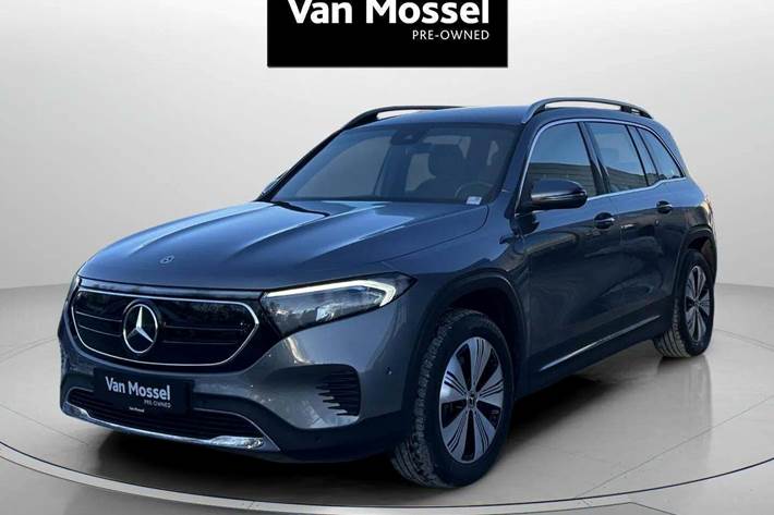 Grå Mercedes EQB300 fra 2022 set udefra