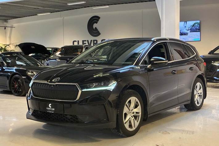 Sort Skoda Enyaq fra 2022 set udefra