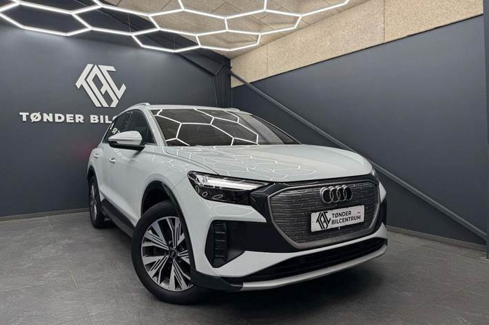 Hvid Audi Q4 e-tron fra 2023 set udefra