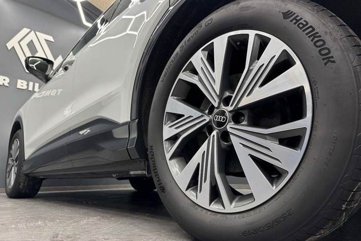 Hvid Audi Q4 e-tron fra 2023