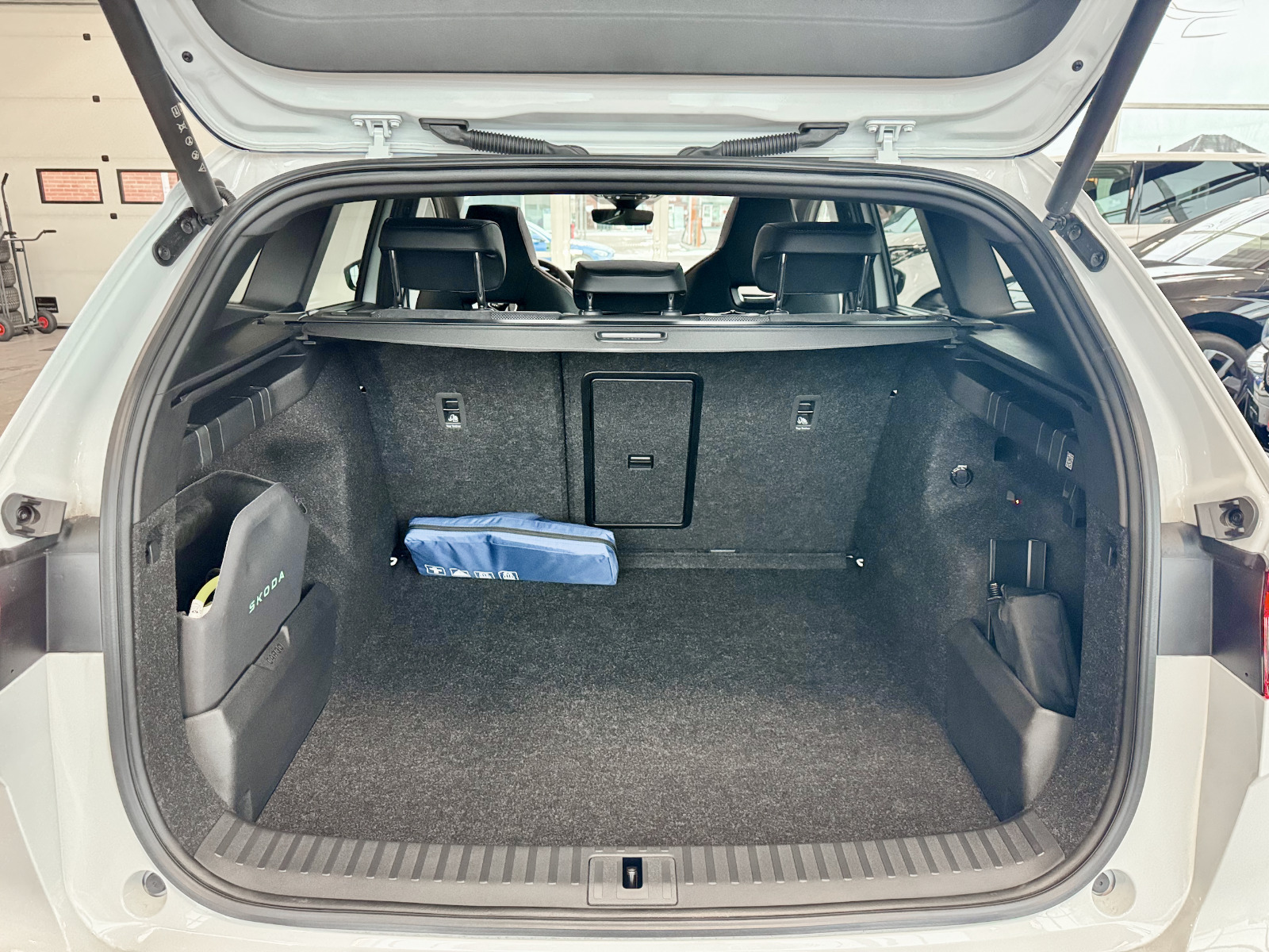 Hvid Skoda Enyaq fra 2026